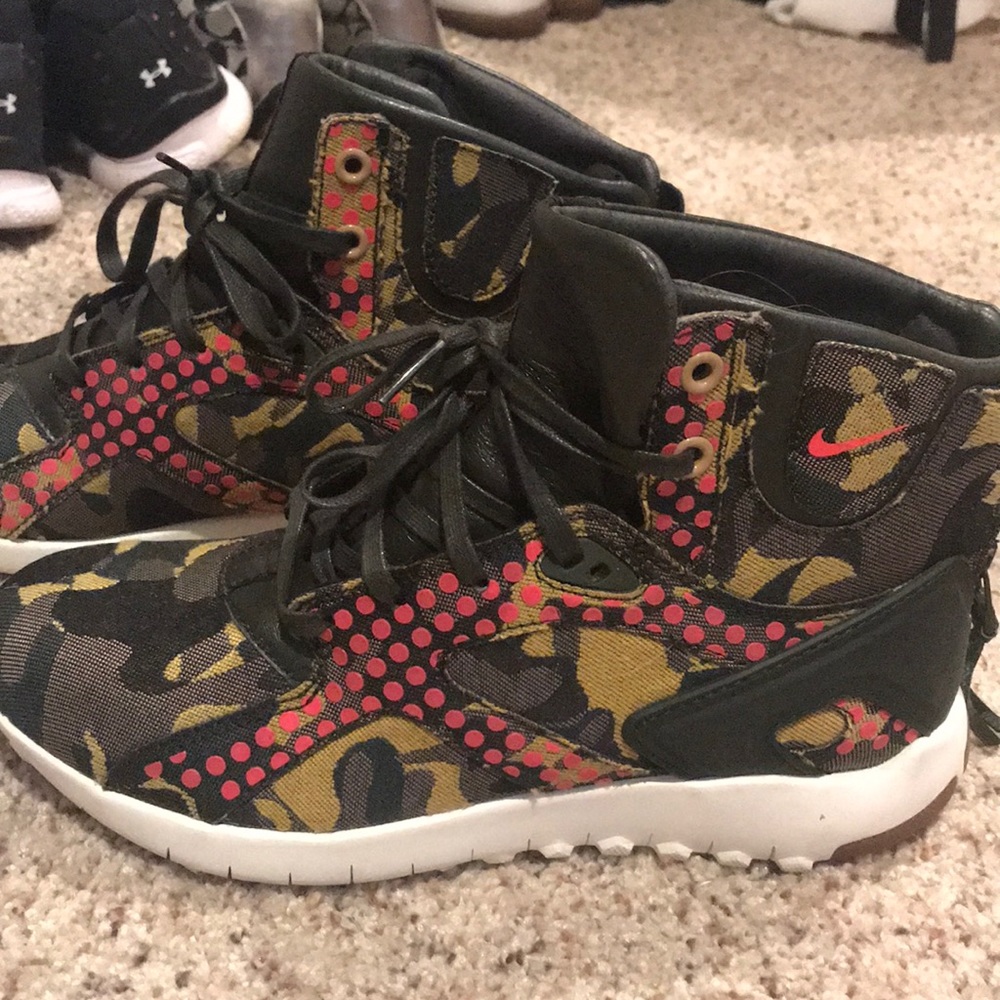Nike camo-pink high tops